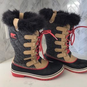 Super cute Sorel winter boots.